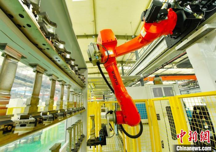 �����׸�ҶƬ�ӹ����˳��估�����ڵƲ������Ĵ�����Ͷ��